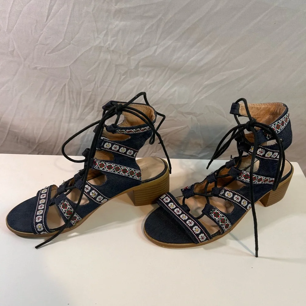Catherine Malandrino Blue Denim Embroidered Lace Up Block Heel Sandals 7.5